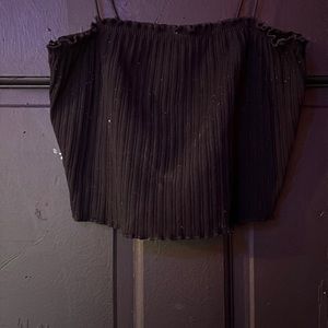 i don’t like how it looks on me and fuzz gets stuck to it easily.